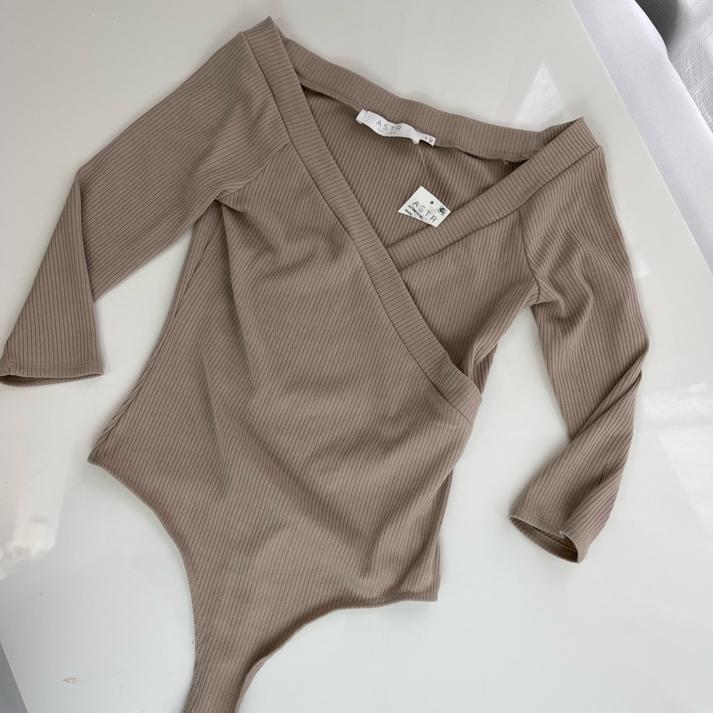 🌟SOLD ASTR THE LABEL nude THONG BODYSUIT layer piece ribbed V neck long sleeves - Picture 6 of 6